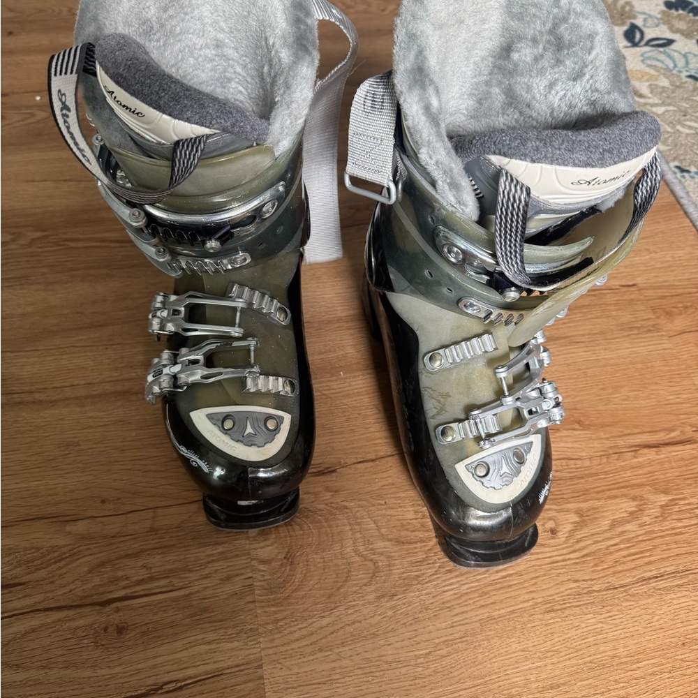 Atomic 90 Women's Downhill Ski Boots w/Micro-Adjustable Buckles MDP Sz:24.5/ 25